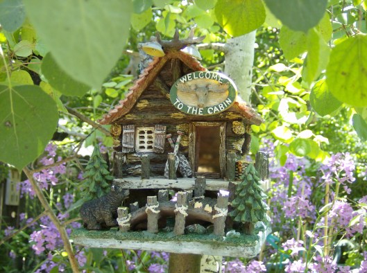 Log Cabin Bird House